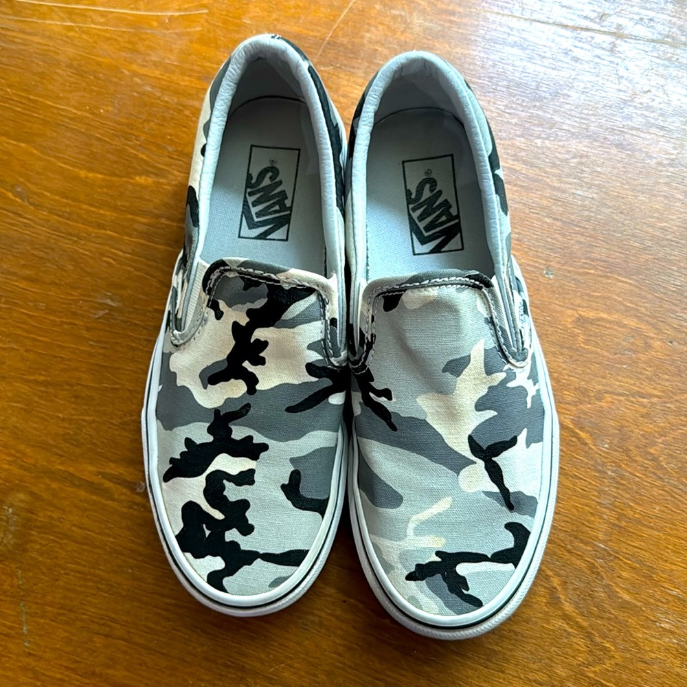 Gray Camo Slip on Vans Men’s size 5.0 Women’s size 6.5 - pre-owned.